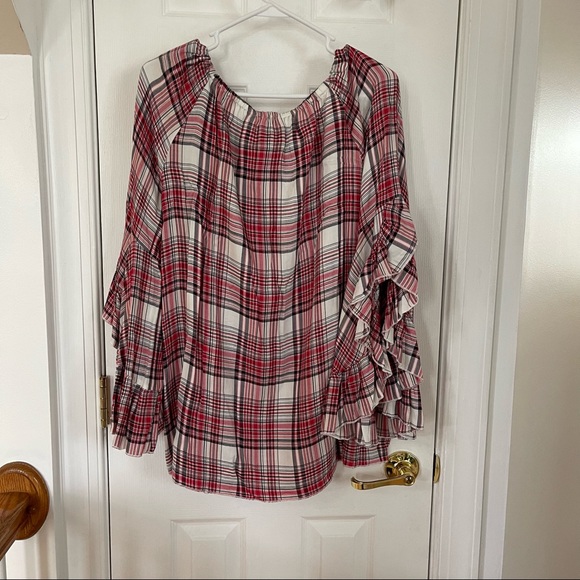 Fever 1X 3/4 Split Bell Sleeve Blouse Red and Black Plaid - Picture 8 of 9